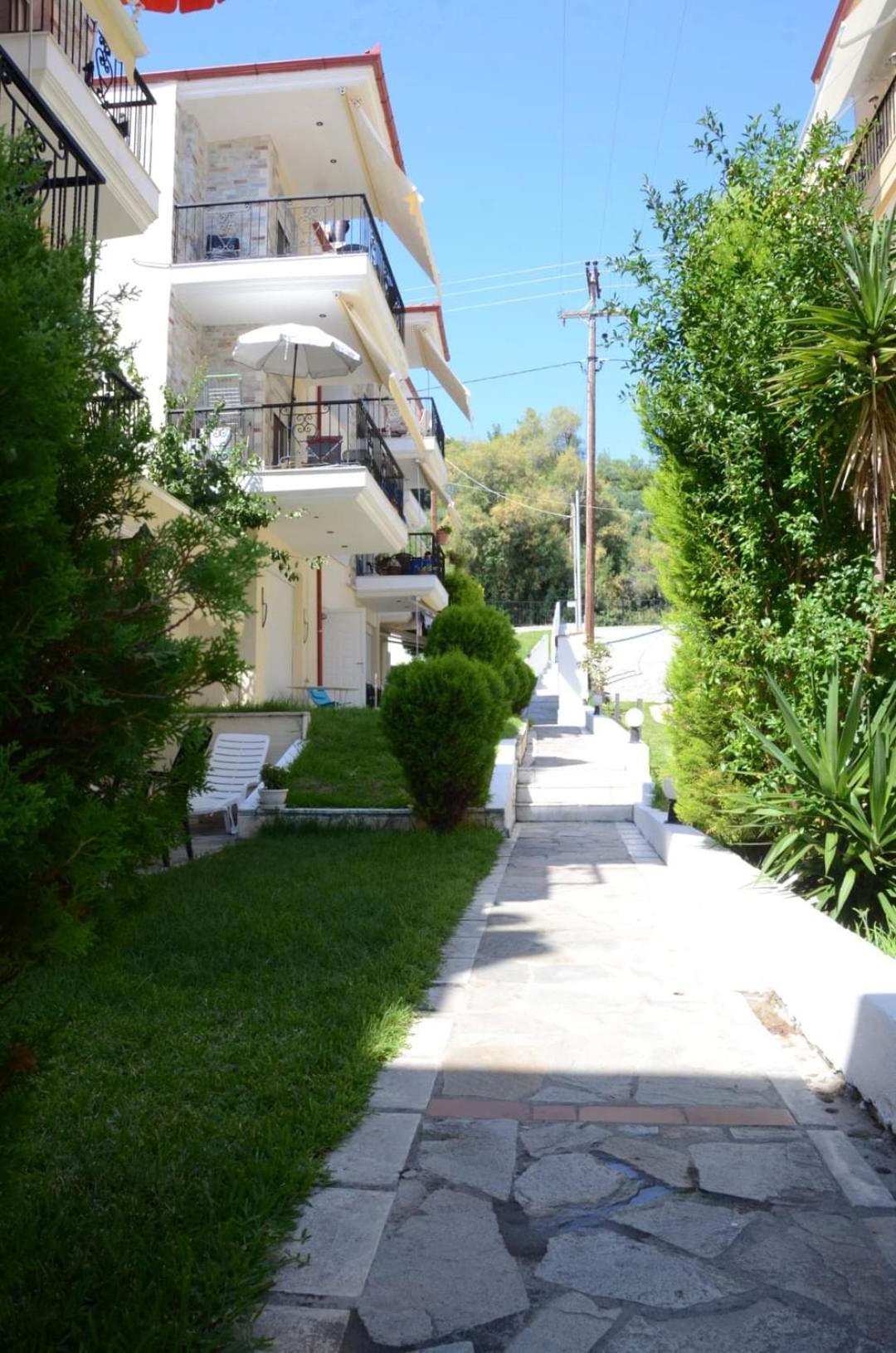 Roses Rt Apartments Skioni I Nea Skioni Exterior photo